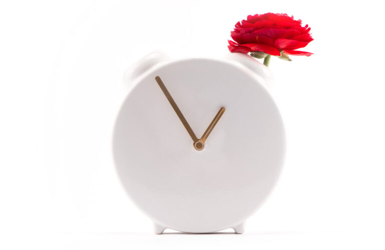 Clock-Vase-Clay-Gold-Jaro-Kose-Design-Product-