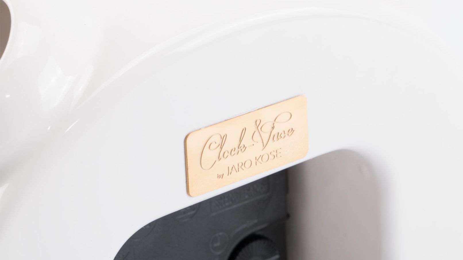 Clock-Vase-Jaro-Kose-Flower-Gold-Clay-Design-Product