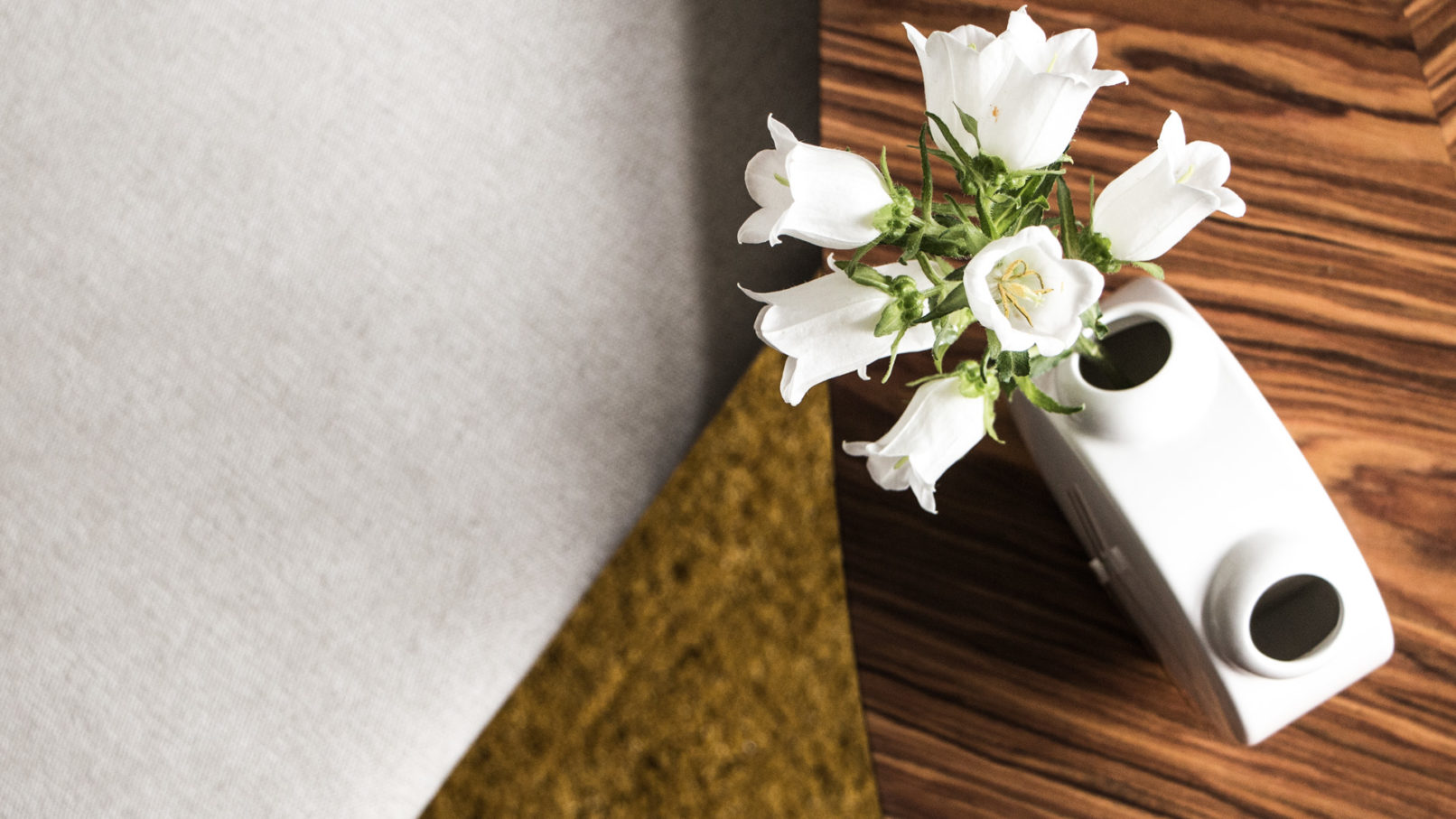 Clock-Vase-Jaro-Kose-Flower-Gold-Clay-Design-Product